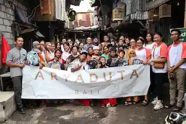 Aryaduta Bali Shares Joy and Care with Children at TPST Monang Maning This Ramadan