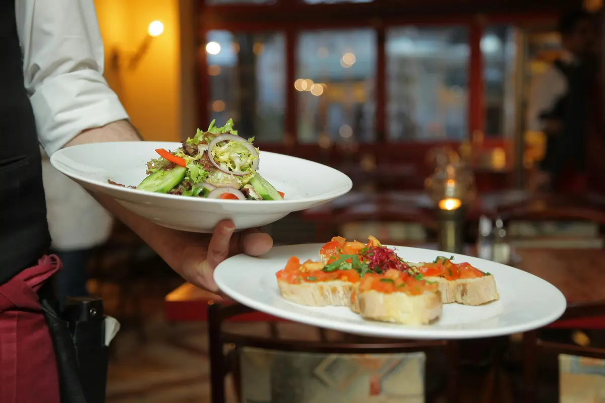 dining_in_restaurant