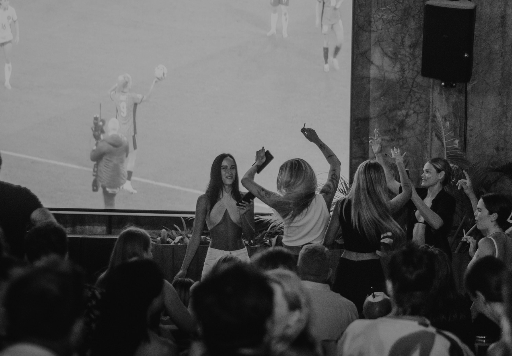 sport bar with sexy girls sport bar with sexy girls