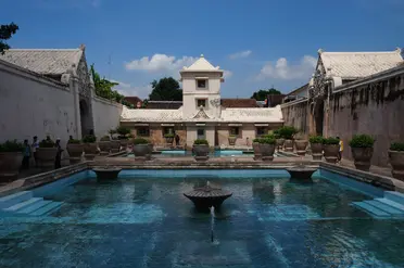 tamansari_water_castle_in_yogyakarta