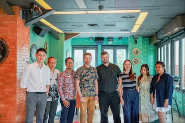 Cross Vibe Paasha Atelier Partners with Queen’s Tandoor