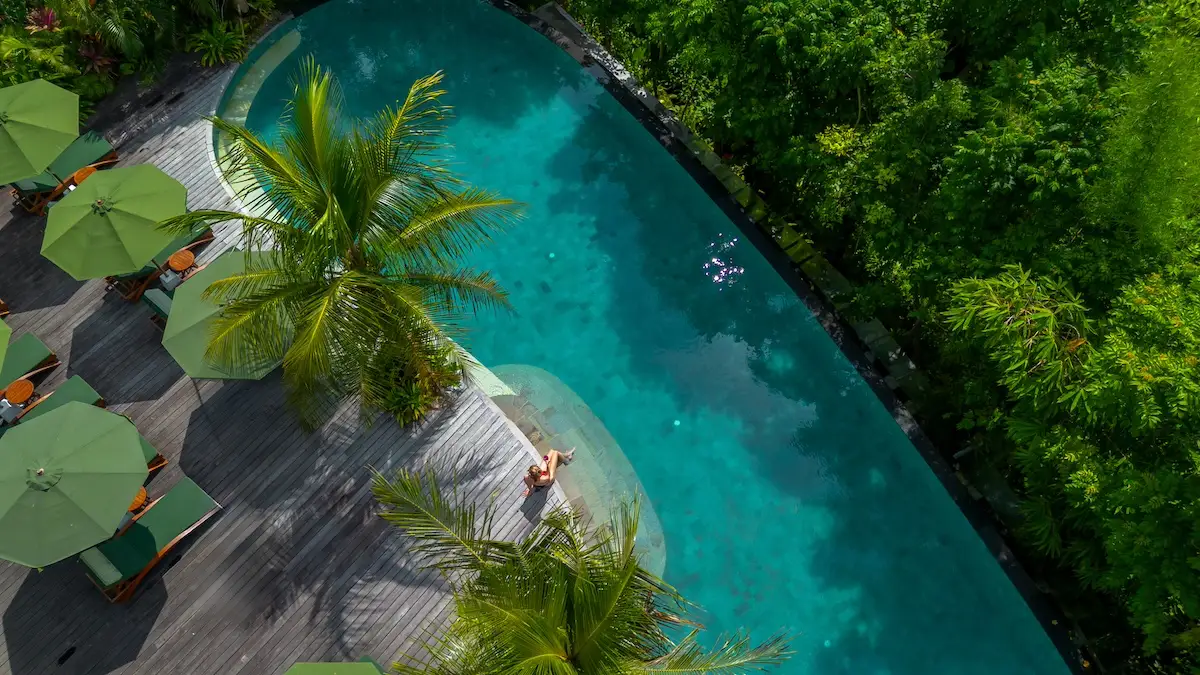 Tropical Oasis Bar – Poolside Sips & Fresh Vibes in Ubud
