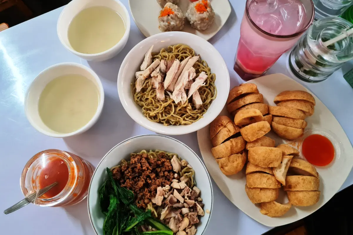 Bakmi Tiga Mangkok