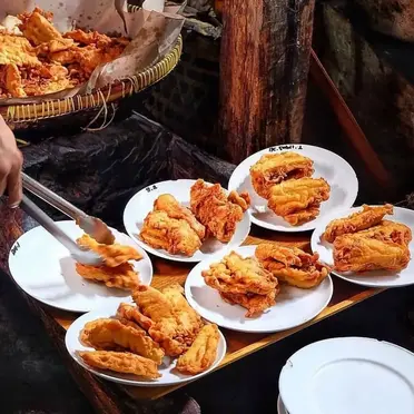 must_try_pisang_goreng_in_yogyakarta must_try_pisang_goreng_in_yogyakarta