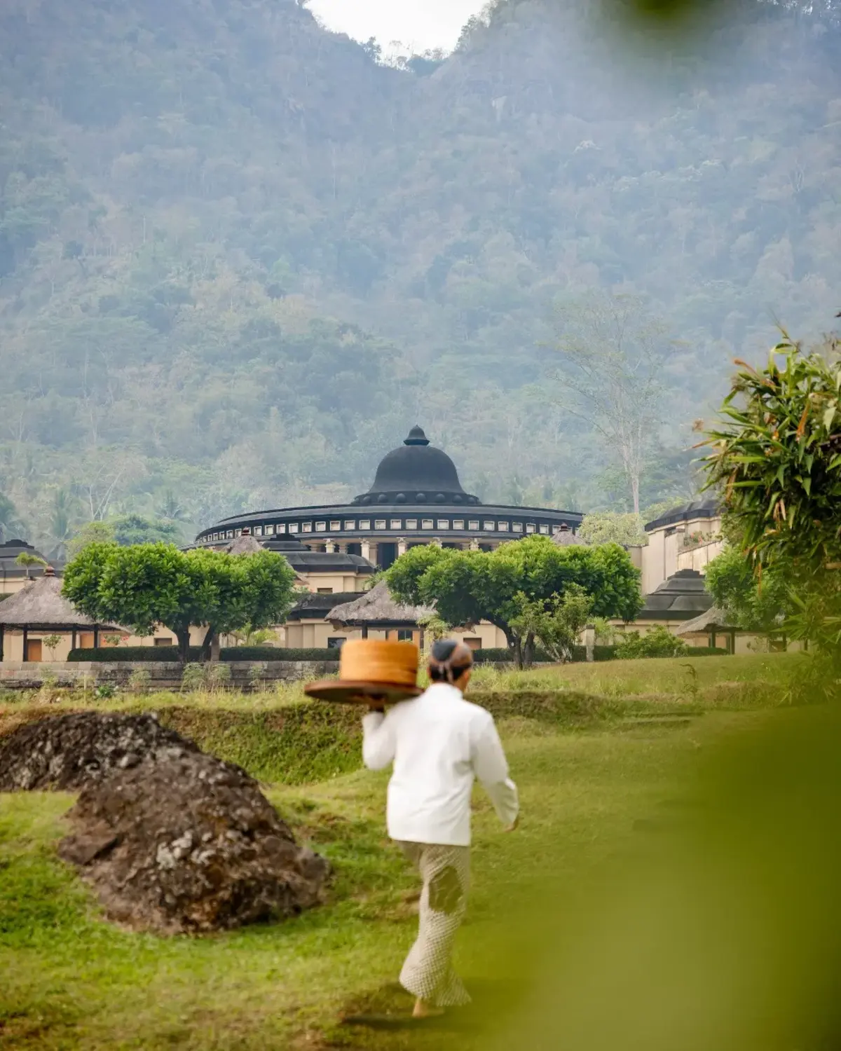 best_luxury_hotels_and_stays_around_borobudur_temple