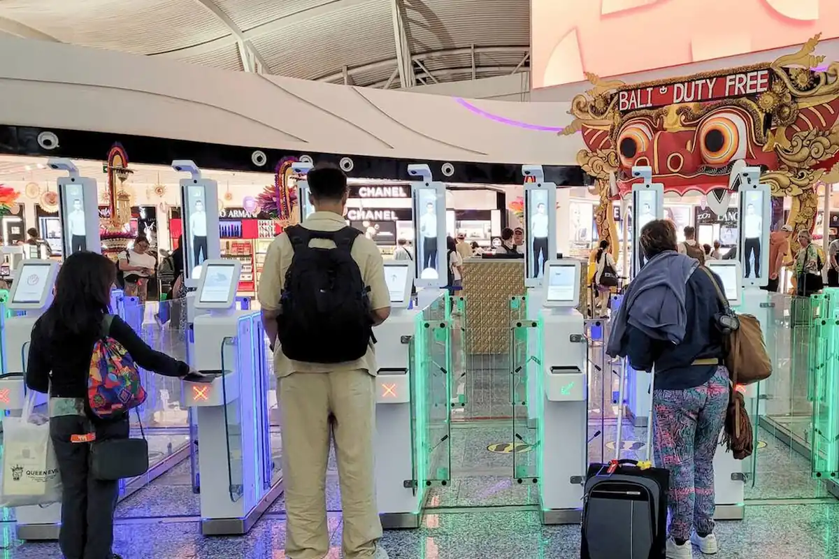 Tourist Queueing on Automatic Gate Ngurah Rai International Airport