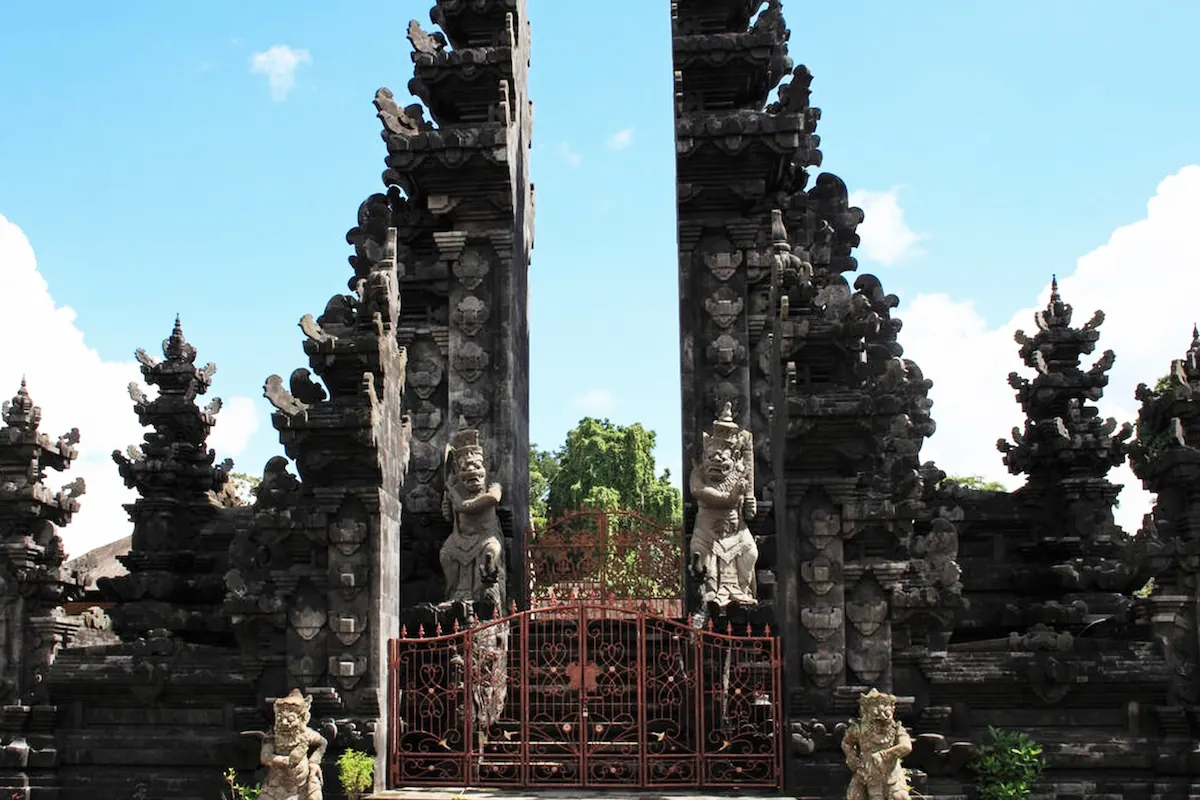 Pura Gunung Raung Gate