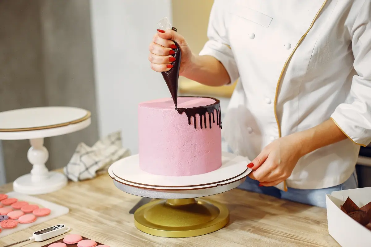 custom cakes jakarta