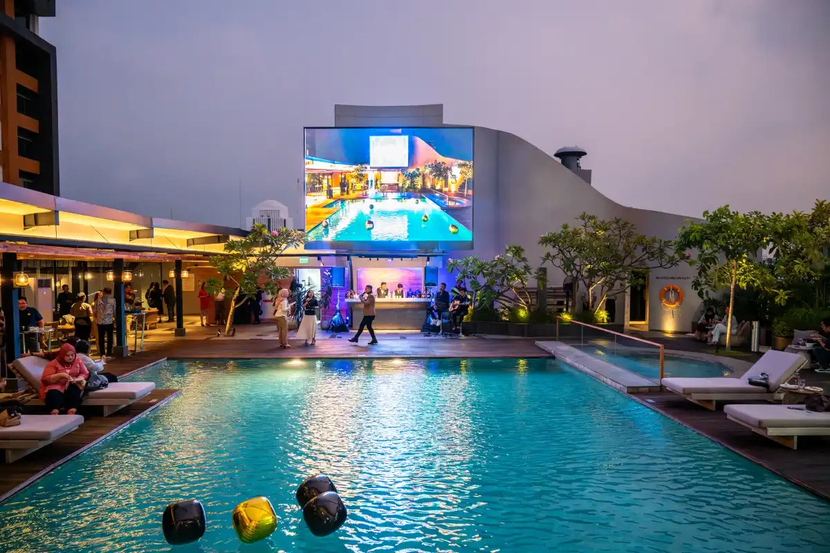 swimming pool