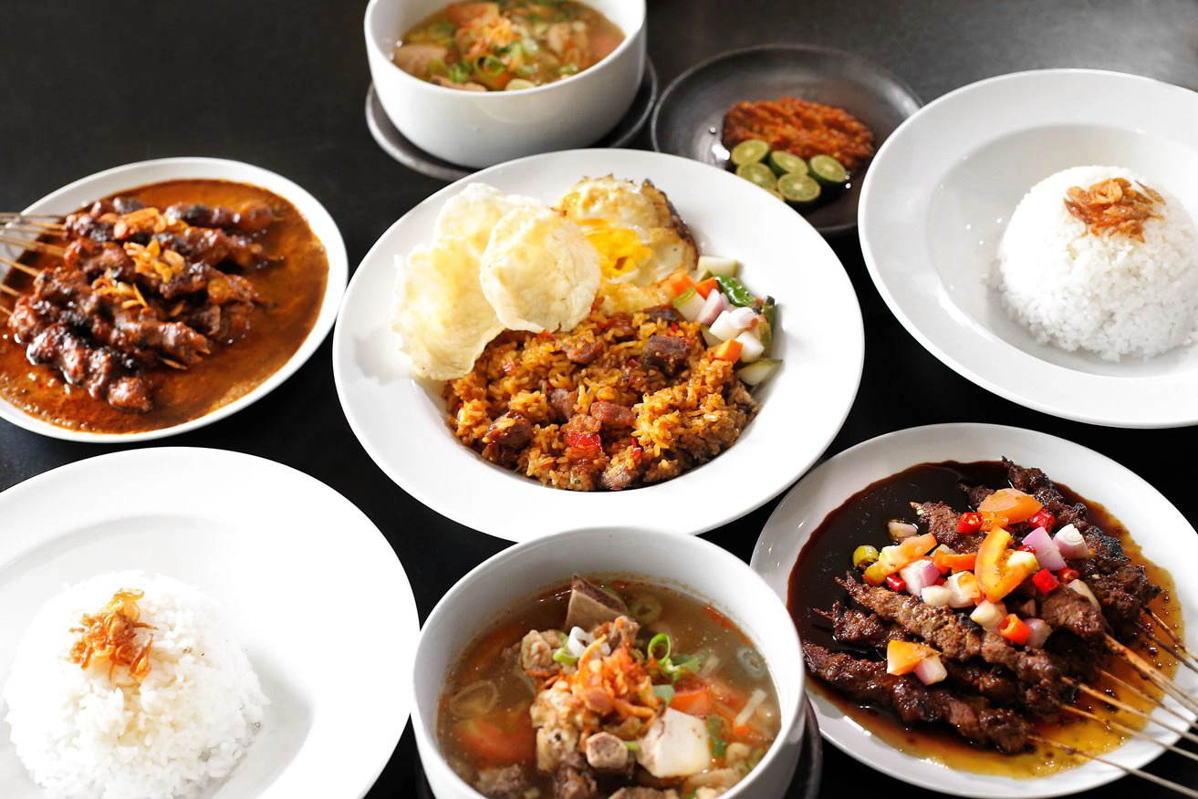 INDONESIAN FOOD ON WHITE PLATES INDONESIAN FOOD ON WHITE PLATES