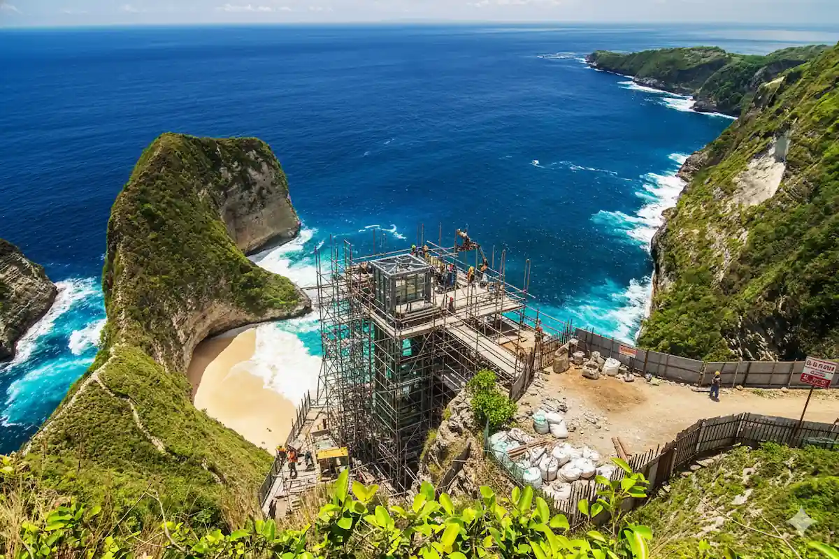Will Kelingking Beach’s Glass Elevator Ruin or Redefine Bali’s Most Iconic View? (AI Generated Image) Will Kelingking Beach’s Glass Elevator Ruin or Redefine Bali’s Most Iconic View? (AI Generated Image)