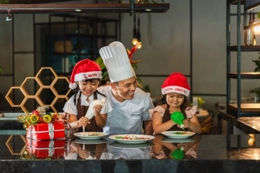 Cookie_Making_at_AYANA_Komodo_Waecicu_Beach