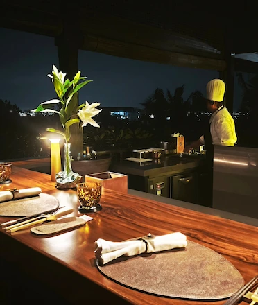 Table Setting at Rumari Counter