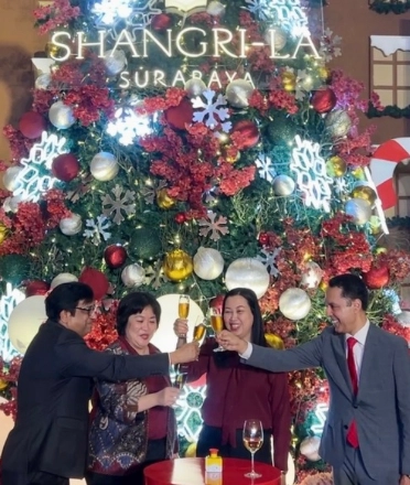 Christmas at shangri-la surabaya
