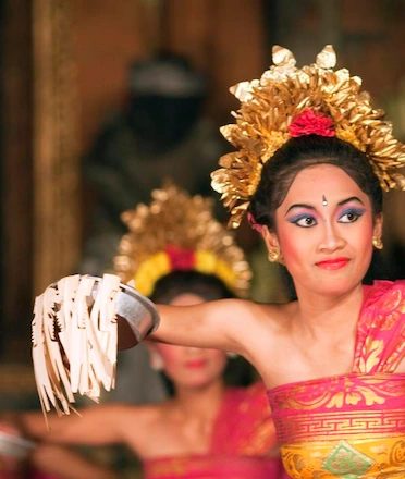 Balinese Women Pendet Dance by Wikipedia
