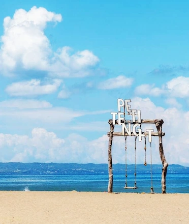 Petitenget Beach Swing