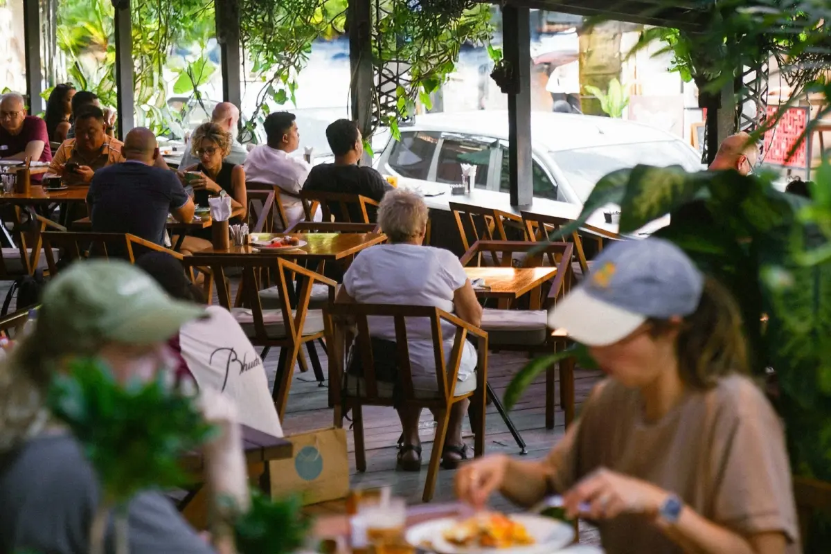 people eating at the lokal restaurant in bali