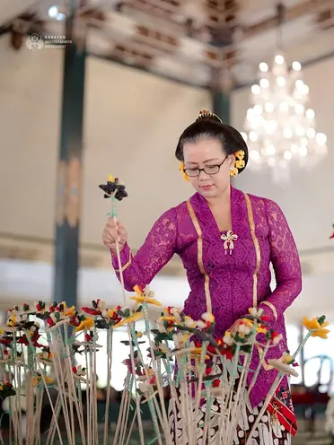 Unveiling_the_Sacred_Halal_Bihalal_Traditions_of_the_Sultanate