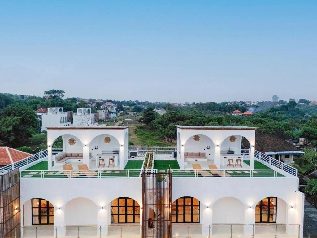 2 BEAUTIFUL White Mediterranean VILLAS IN BALI