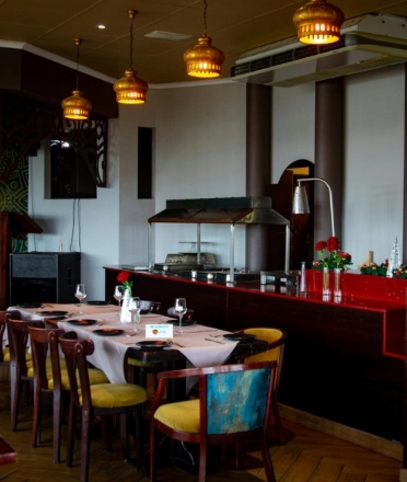 Restaurant ambiance 