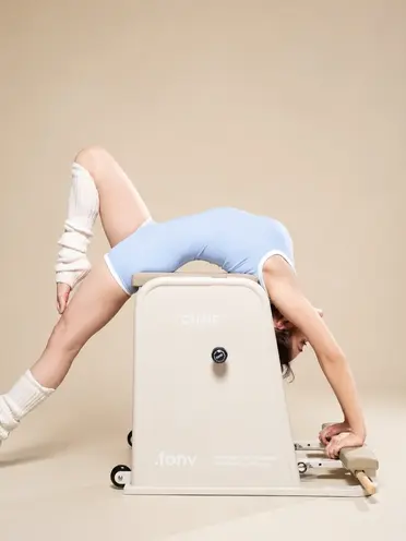 A_woman_doing_pilates