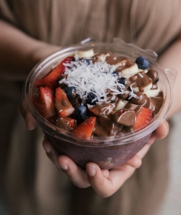 Strawberry_with_chocolate_sauce