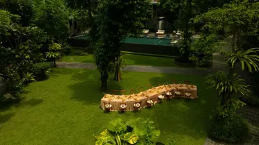 Intimate_outdoor_wedding_decoration