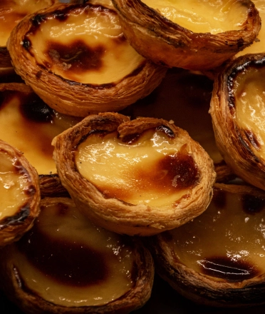 Delicious_egg_tart_with_crispy_pastry_crust