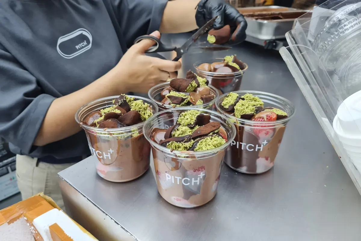 serving dubai choco strawberry in a cup