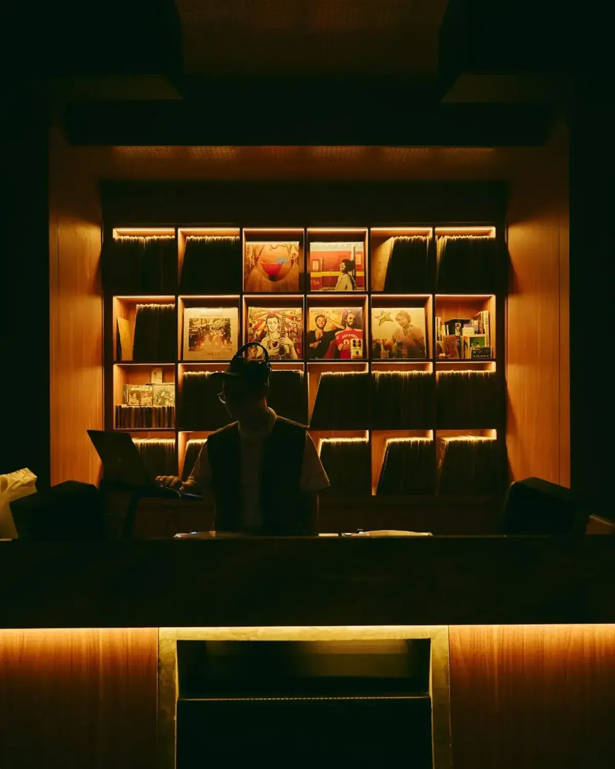 Listening_Bar