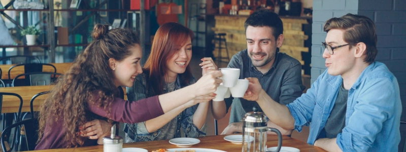 Four_people_drinking_coffee_at_a_cafe