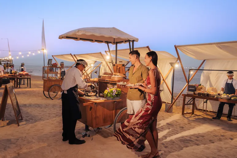 couple ordering some food