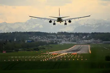 A_plane_ready_to_landing