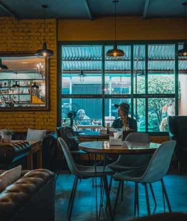 A_woman_sits_alone_in_a_cafe