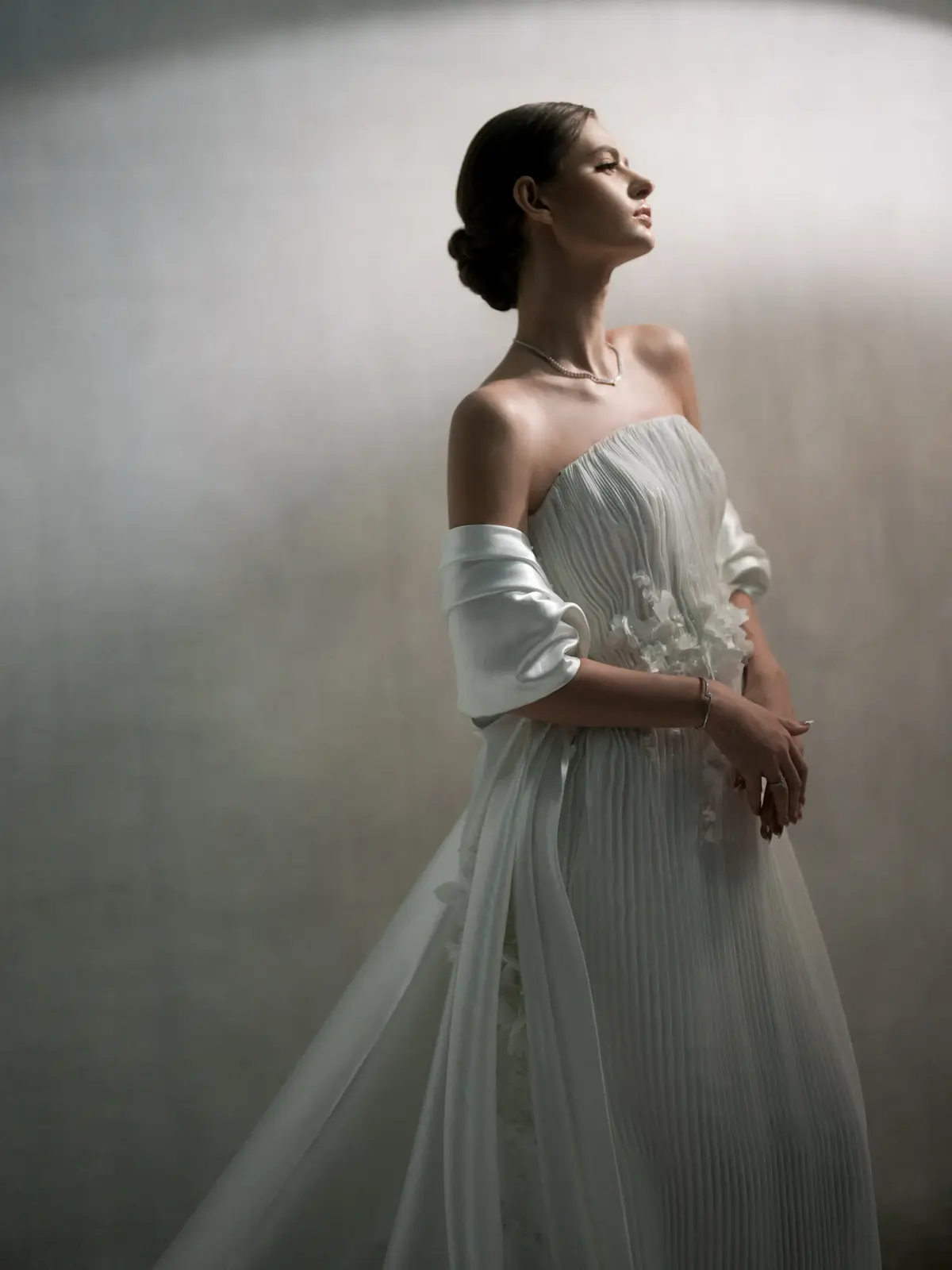 Beautiful_woman_in_a_white_gown