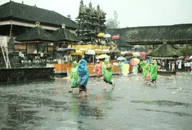 rain in bali temple