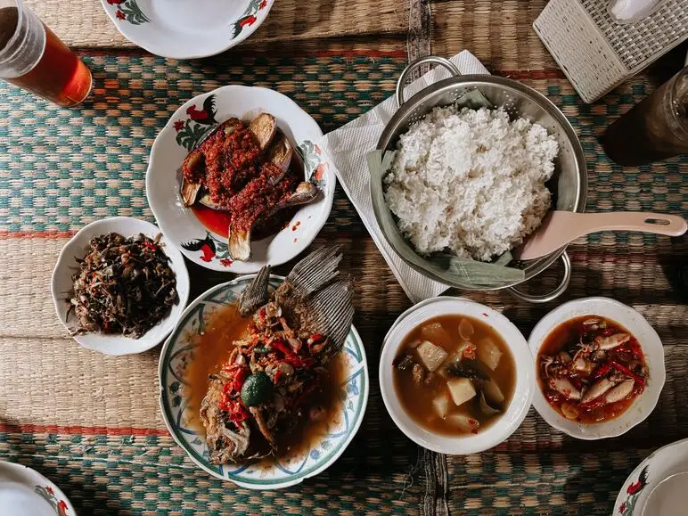 food poisoning expats