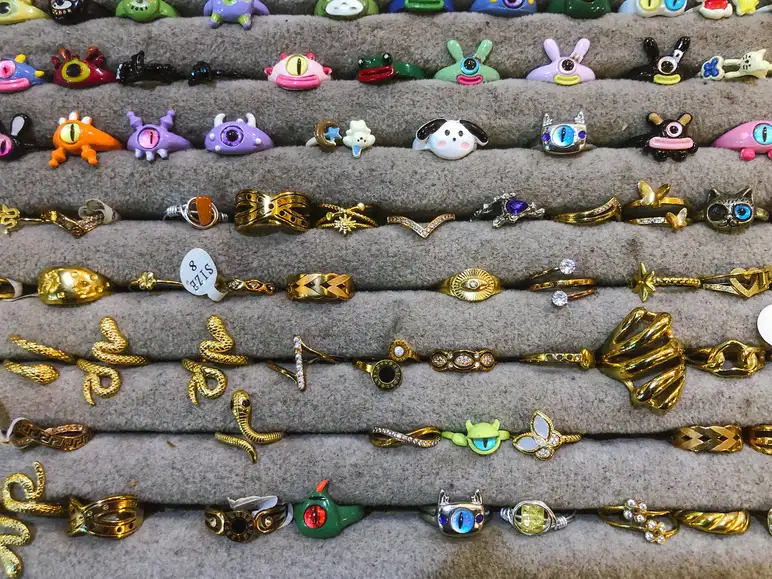 shopping thrifting pasar santa