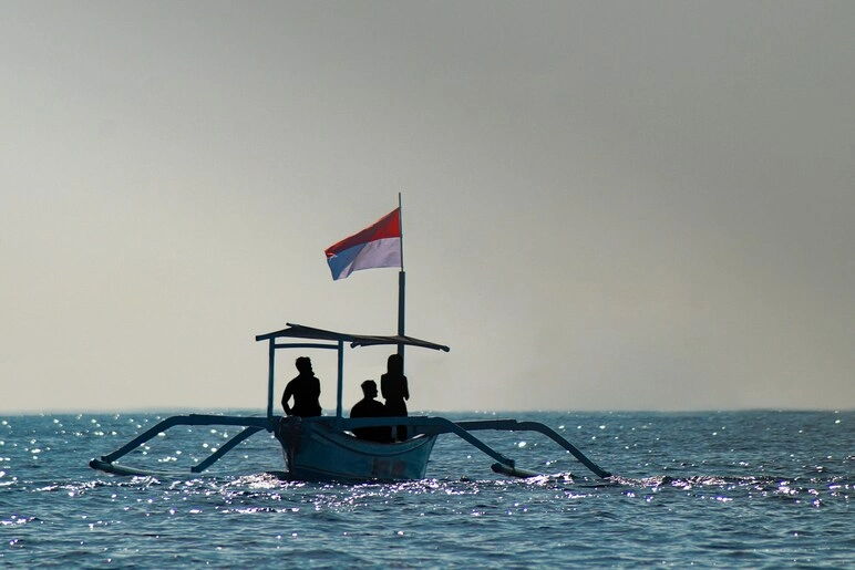 Tourist boat types Indonesia