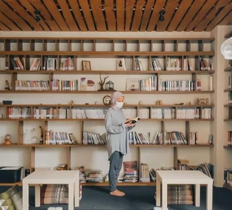 Nimna Book Cafe