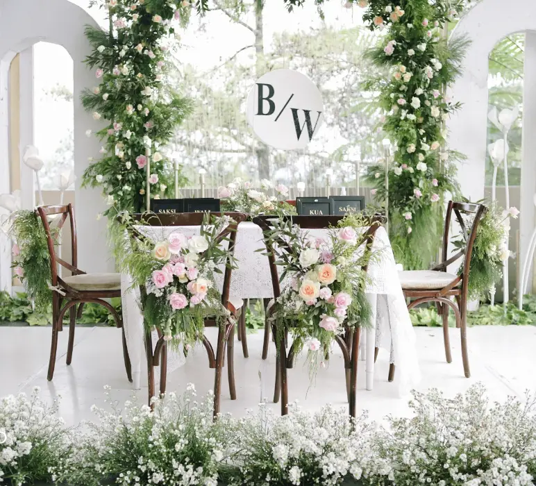 Romantic Semi-Outdoor Wedding at Swiss-Belresort Dago Heritage