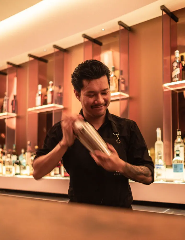 Teresza, Head Bartender of Dualism