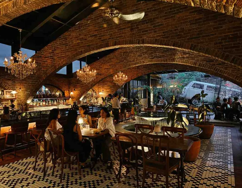 AOM Steakhouse dining area