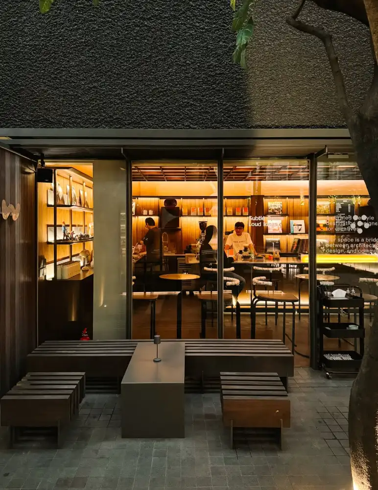 B.Low Listening Cafe