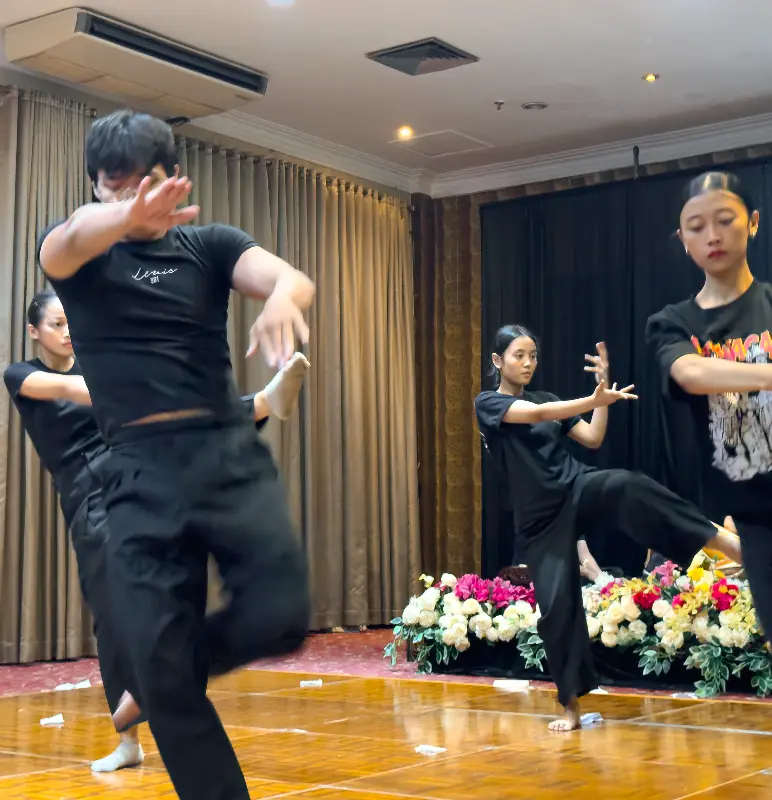 "Body Switch" Dance performance