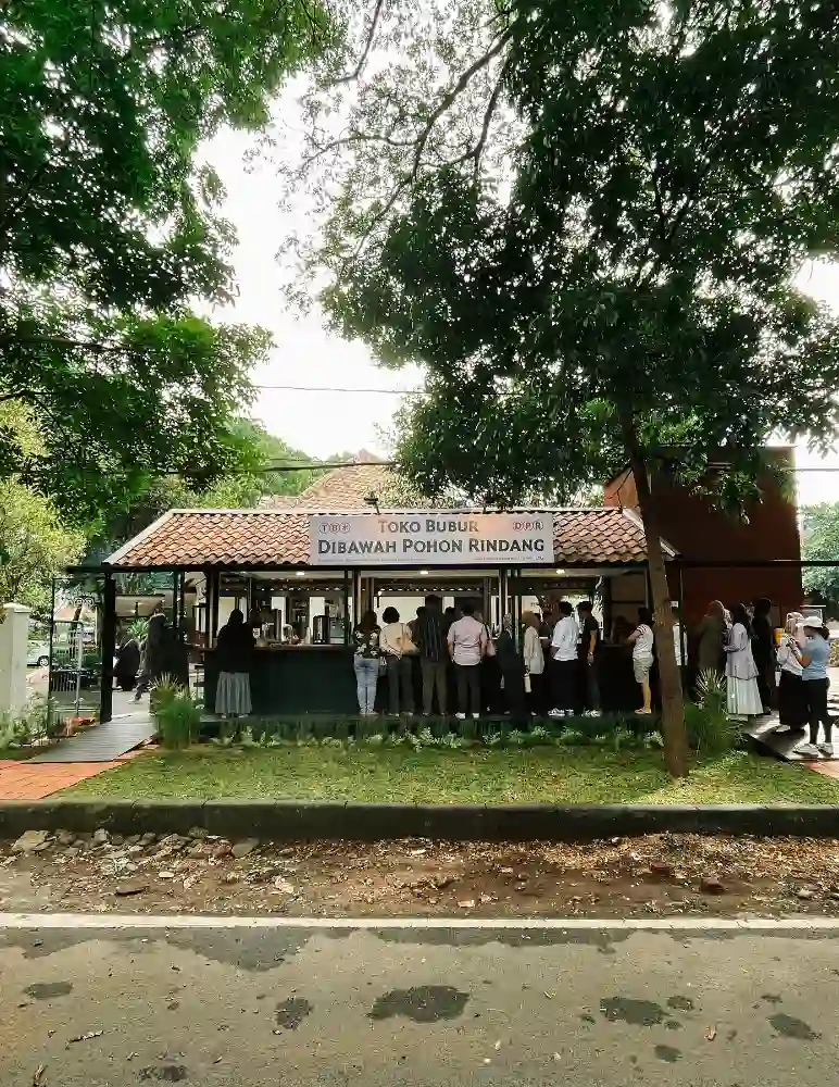Toko Bubur Dibawah Pohon Rindang Cibeunying