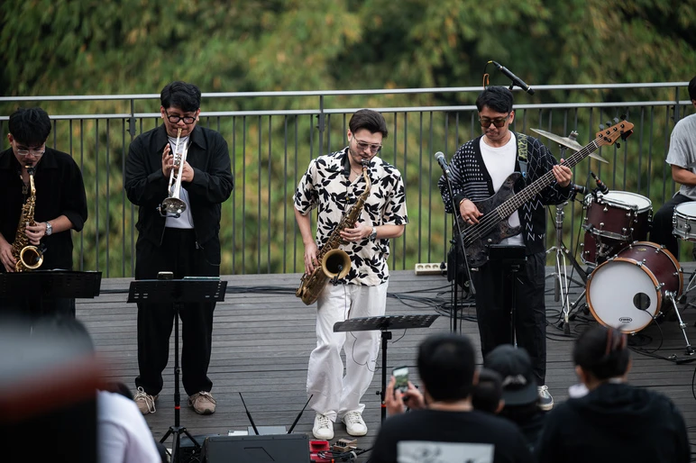 Bass G feat. Song Brothers
