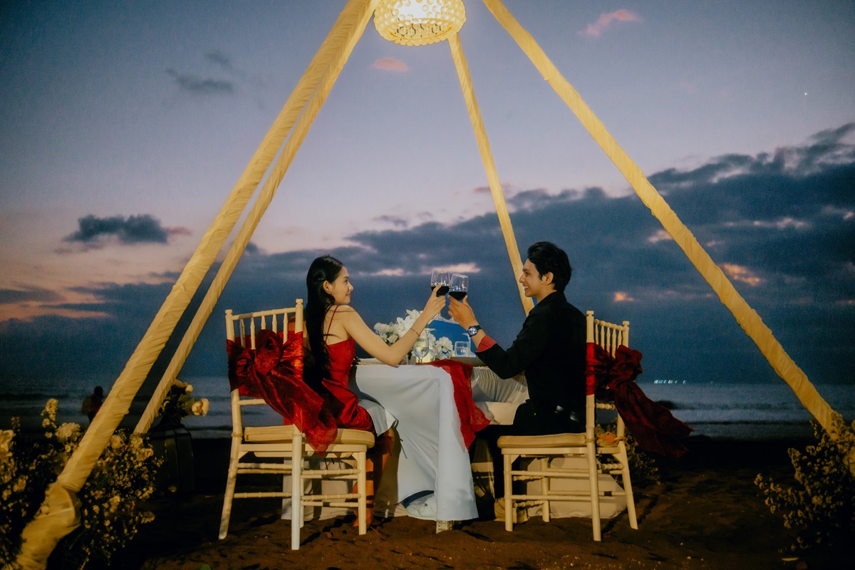 Romantic Dinner by the Berawa Beach - A Perfect Evening Awaits