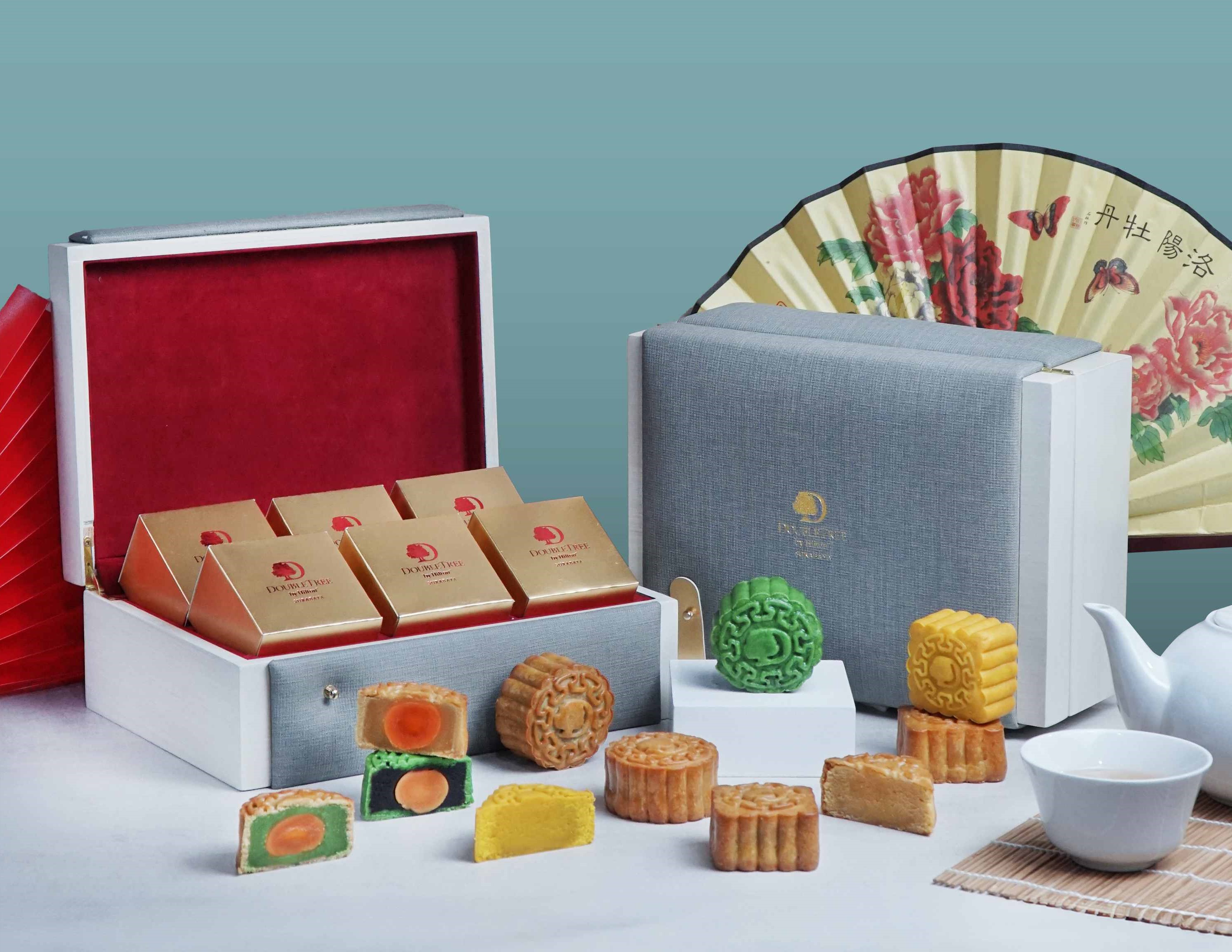 Timeless Tradition Mid-Autumn Festival 2024: DoubleTree by Hilton Surabaya's Mooncakes Collection