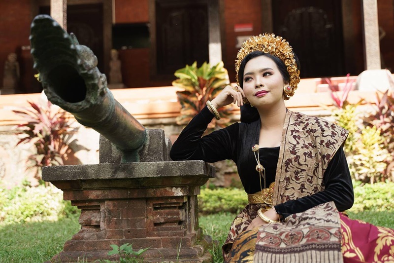 Endek: Bali's Vibrant Woven Heritage and Its Journey Through Time